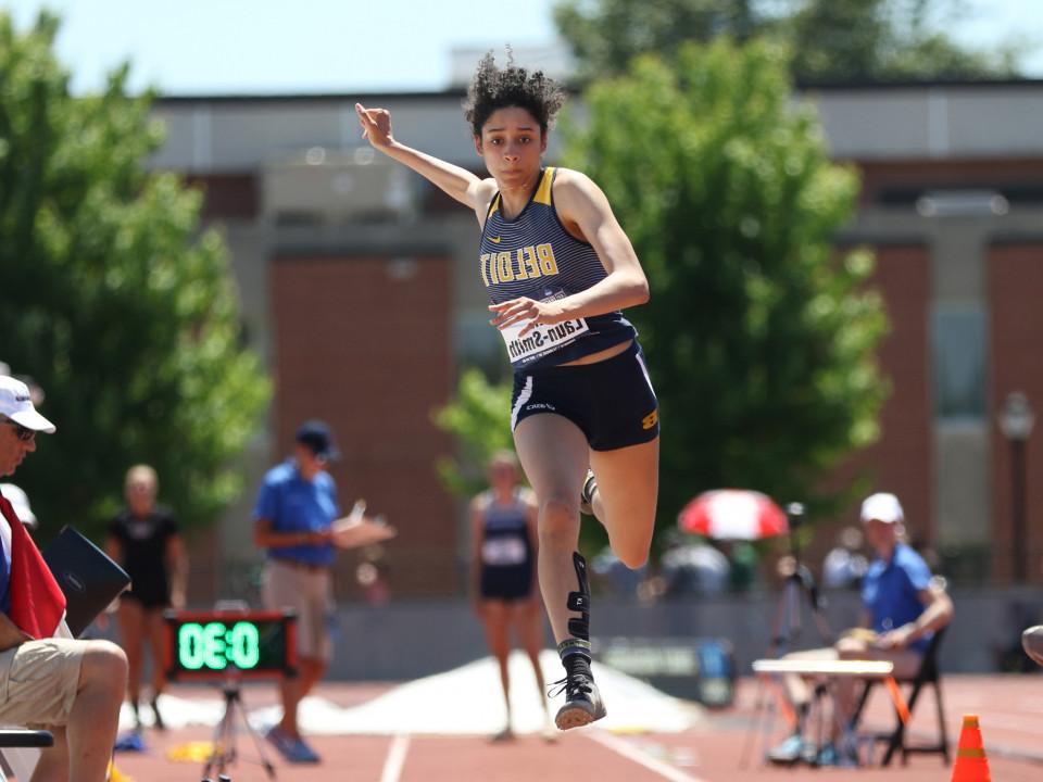 Eva Laun-Smith'21 competes in the 2018 NCAA Division III Outdoor Track 和 Field Championships Ev...